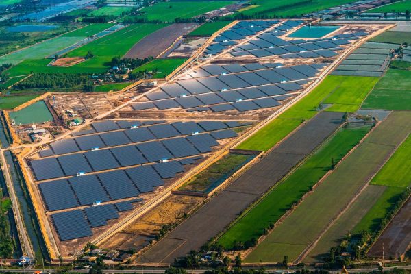 מערכת סולארית על קרקע חקלאית